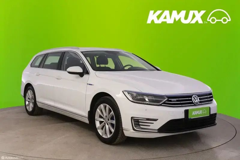 Valkoinen Käytetty 2018 VW Passat GTE Farmari | 17 990 € (Perustarjous) - Kuva 1/4