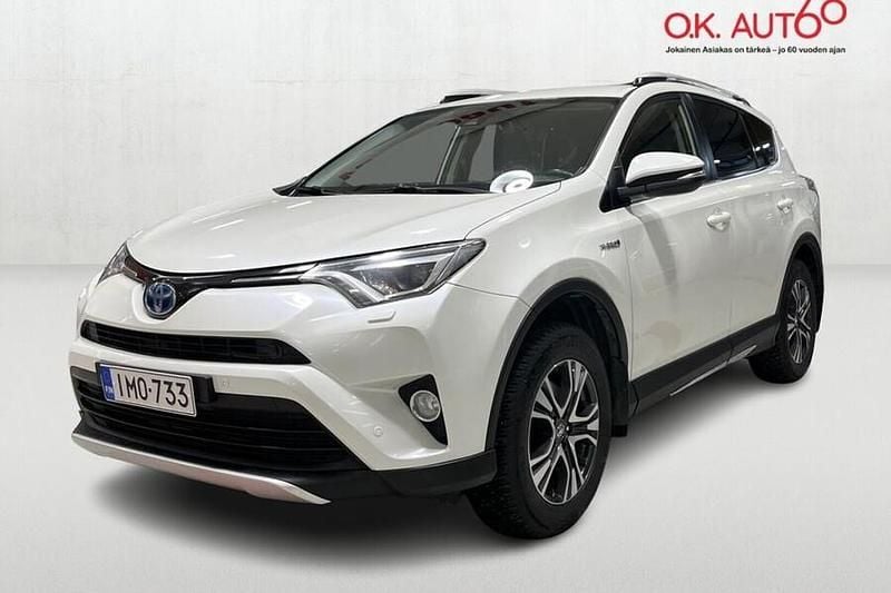Käytetty Toyota RAV4 Hybrid Active 155 HP (114 kW) 2016 Valkoinen Katumaasturi
