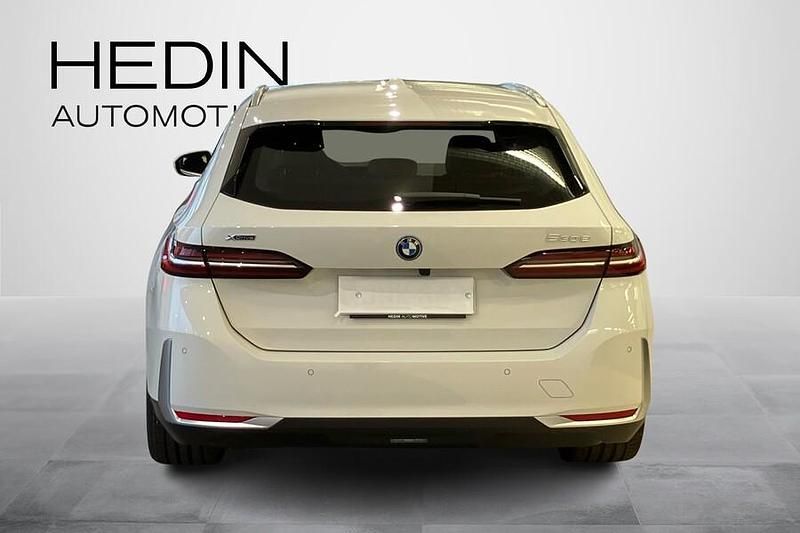 Käytetty BMW 530e Comfort Edition 299 HP (219 kW) 2024 Valkoinen Farmari