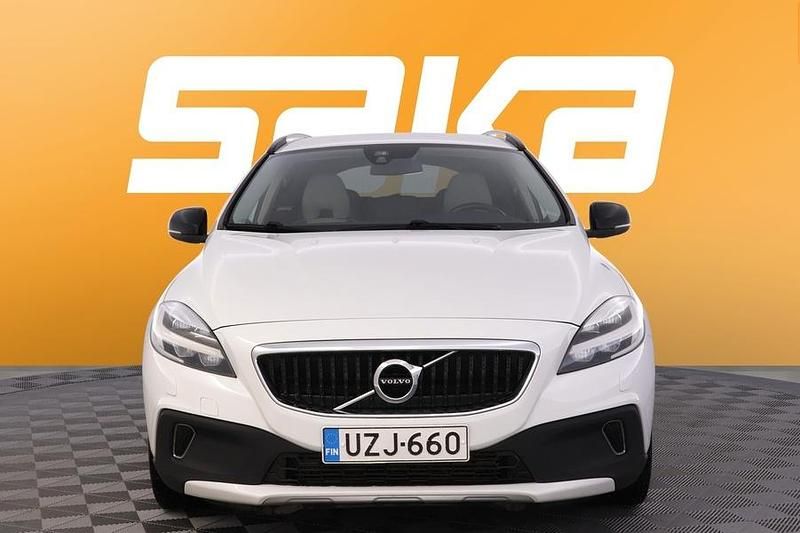 Käytetty Volvo V40 Business Edition 120 HP (88 kW) 2017 Viistoperä