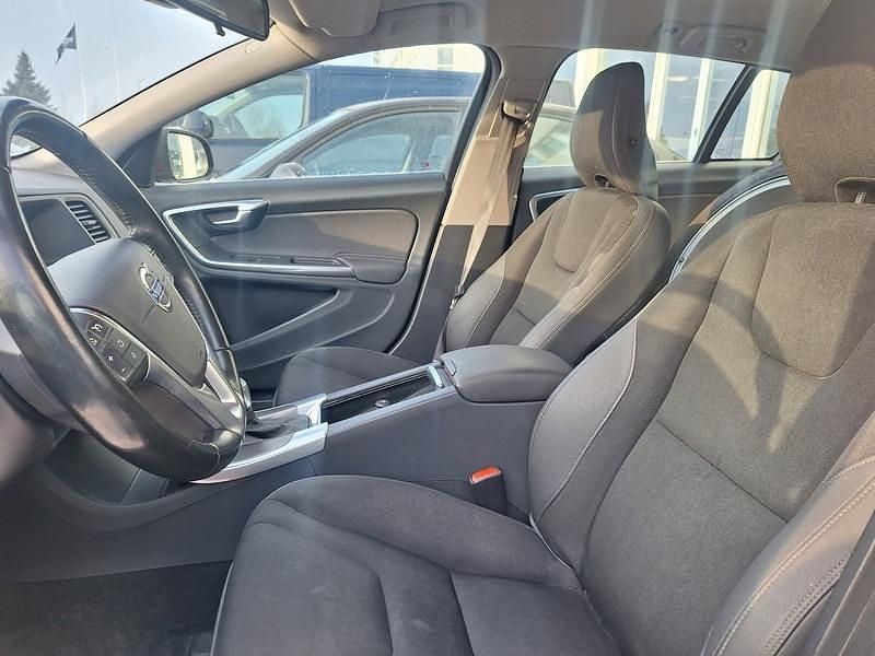 Käytetty Volvo V60 Business Edition 114 HP (83 kW) 2013 Farmari