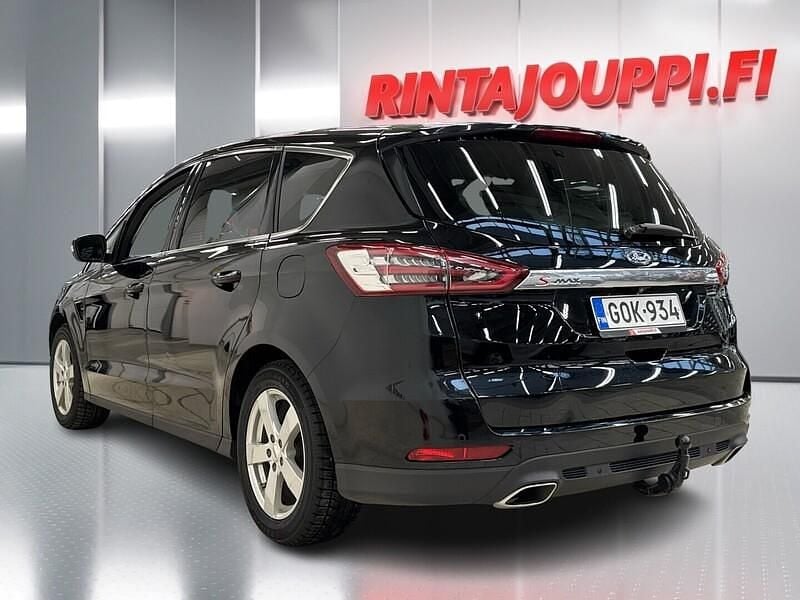 Käytetty Ford S-MAX Titanium 180 HP (132 kW) 2017 Musta Tila-auto