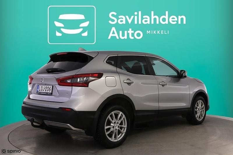 Käytetty Nissan Qashqai N-Connecta 116 HP (85 kW) 2017 Hopea Katumaasturi