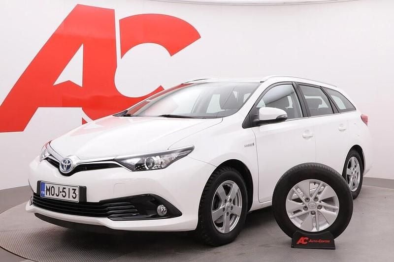 Valkoinen Käytetty 2016 Toyota Auris Touring Sports Active Farmari | 17 990 € (Perustarjous) - Kuva 1/4
