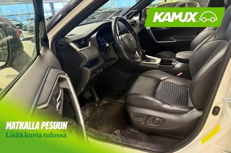 Käytetty Toyota RAV4 Hybrid Style 178 HP (130 kW) 2019 Valkoinen Katumaasturi