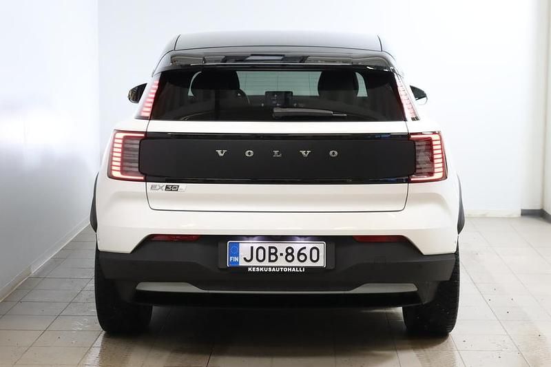 Käytetty Volvo EX30 CC Performance 314 kW (428 HP) 2025 Valkoinen Katumaasturi