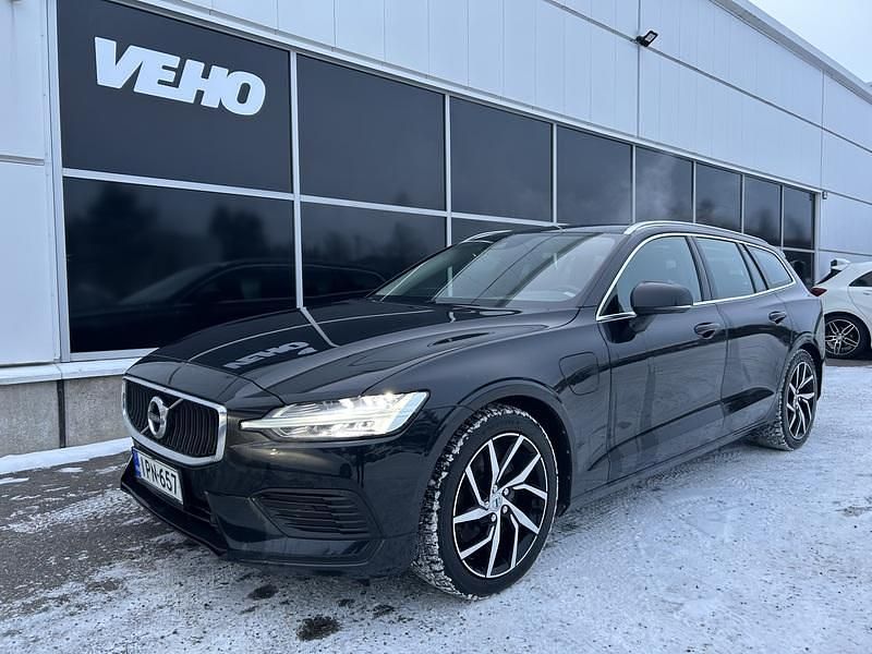 Käytetty Volvo V60 Momentum 340 HP (250 kW) 2020 Musta Farmari