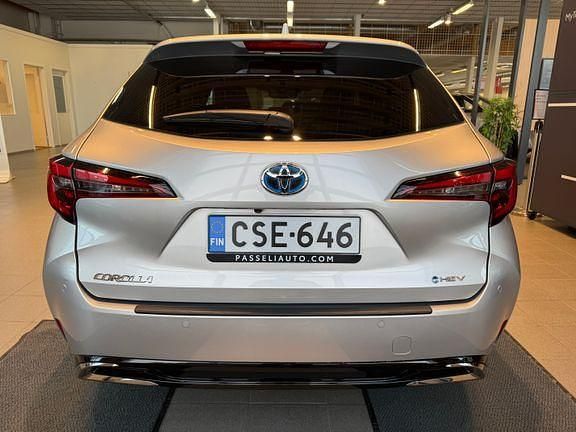 Käytetty Toyota Corolla Edition 140 HP (102 kW) 2025 Hopea Farmari