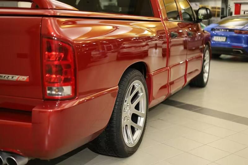 Käytetty Dodge Ram 506 HP (372 kW) 2006 Punainen Nouto