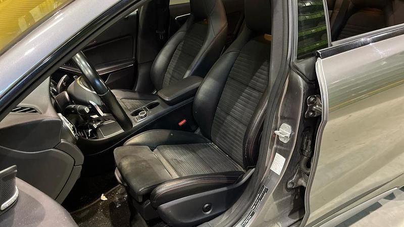 Käytetty Mercedes CLA220 Business 177 HP (130 kW) 2018 Harmaa Sedan