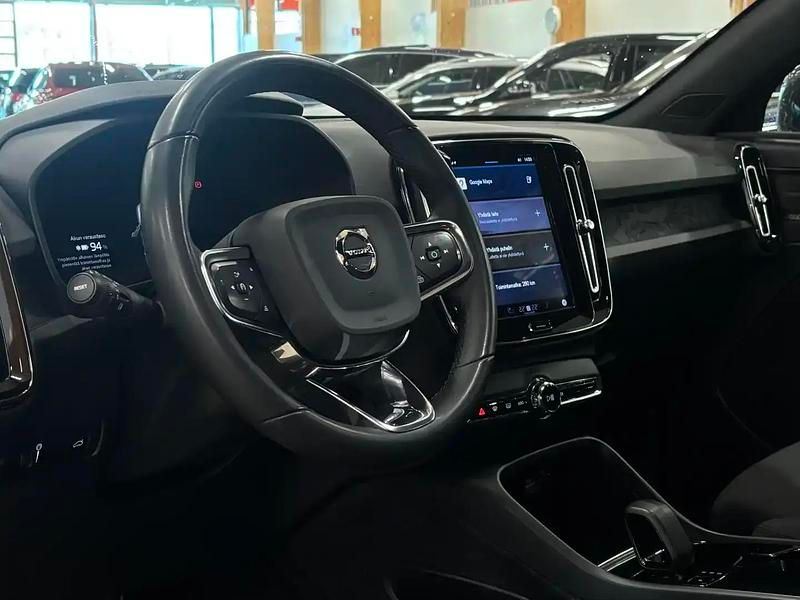 Käytetty Volvo C40 300 kW (408 HP) 2022 Musta Katumaasturi