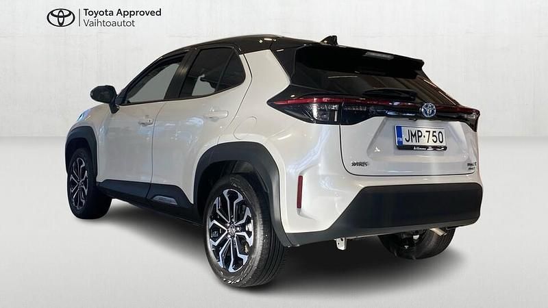 Käytetty Toyota Yaris Cross Business Edition 116 HP (85 kW) 2022 Valkoinen Katumaasturi