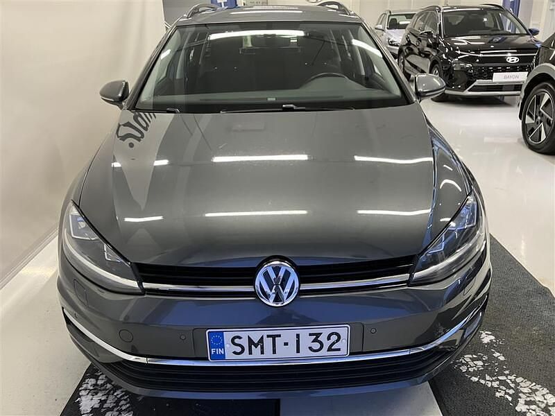 Käytetty VW Golf VII Comfortline 110 HP (80 kW) 2018 Harmaa Farmari
