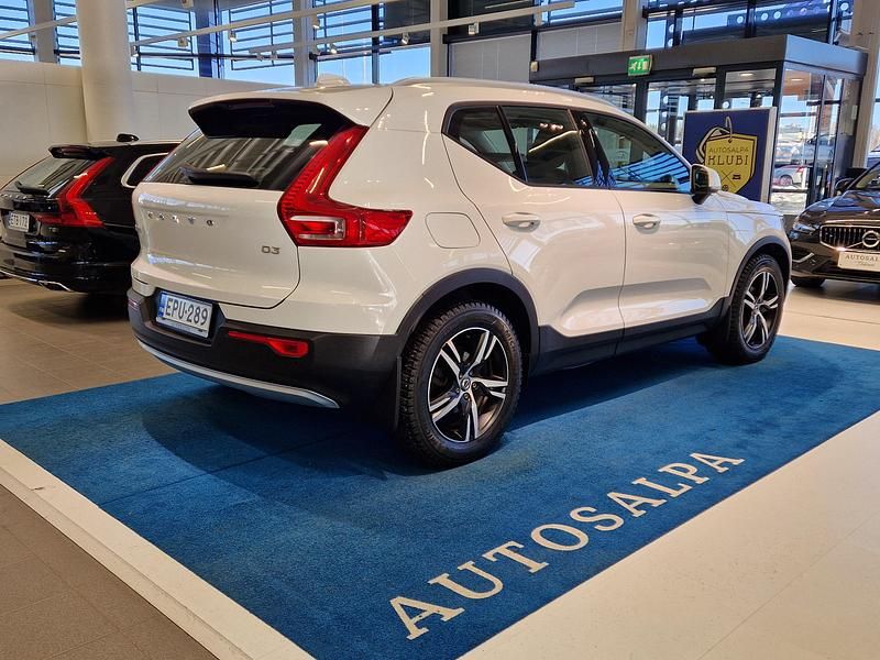 Käytetty Volvo XC40 Momentum 150 HP (110 kW) 2019 Katumaasturi