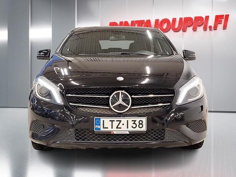 Käytetty Mercedes A180 122 HP (89 kW) 2013 Musta Viistoperä