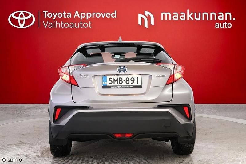 Käytetty Toyota C-HR Active 122 HP (89 kW) 2017 Hopea Katumaasturi