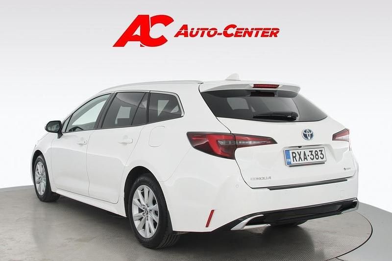 Käytetty Toyota Corolla Anniversary 140 HP (102 kW) 2024 Valkoinen Farmari