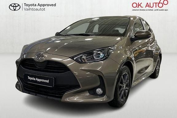 Käytetty Toyota Yaris 114 HP (83 kW) 2024 Ruskea (beige) Viistoperä