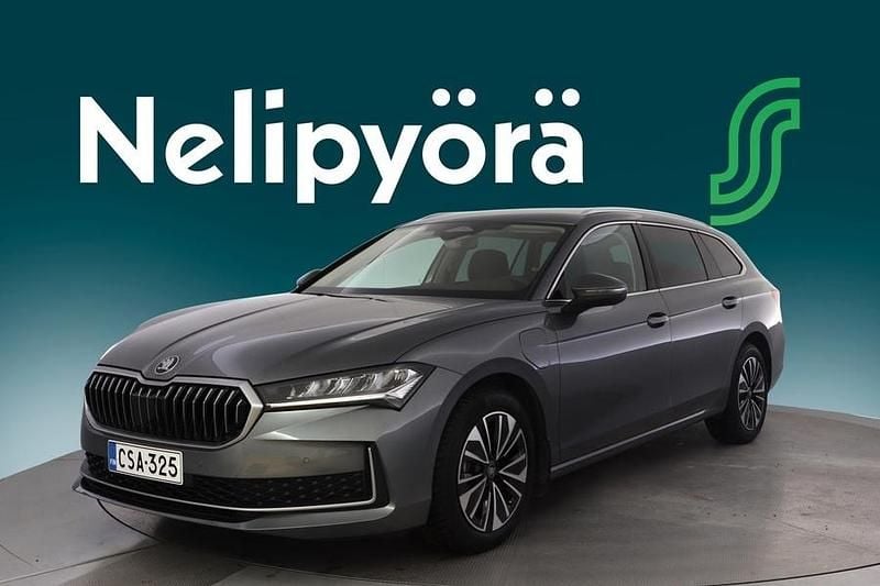 Met. harmaa Käytetty 2025 Skoda Superb Selection Farmari | 42 250 € (Perustarjous) - Kuva 1/3