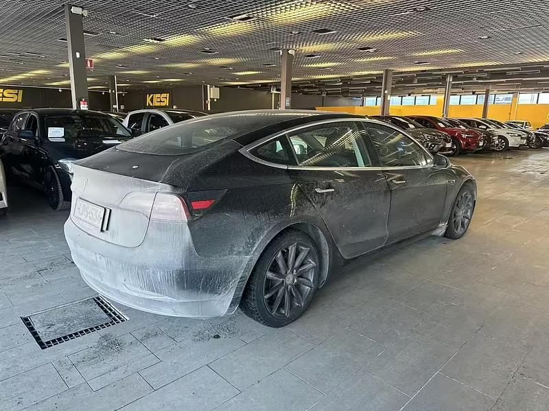 Käytetty Tesla Model 3 Standard Range Plus 239 kW (325 HP) 2020 Sedan