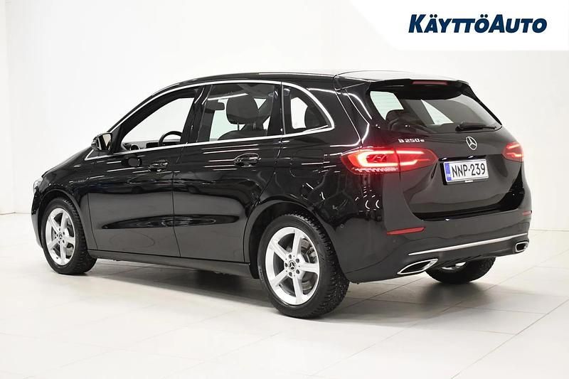 Käytetty Mercedes B250e Business 160 HP (117 kW) 2021 Musta Tila-auto