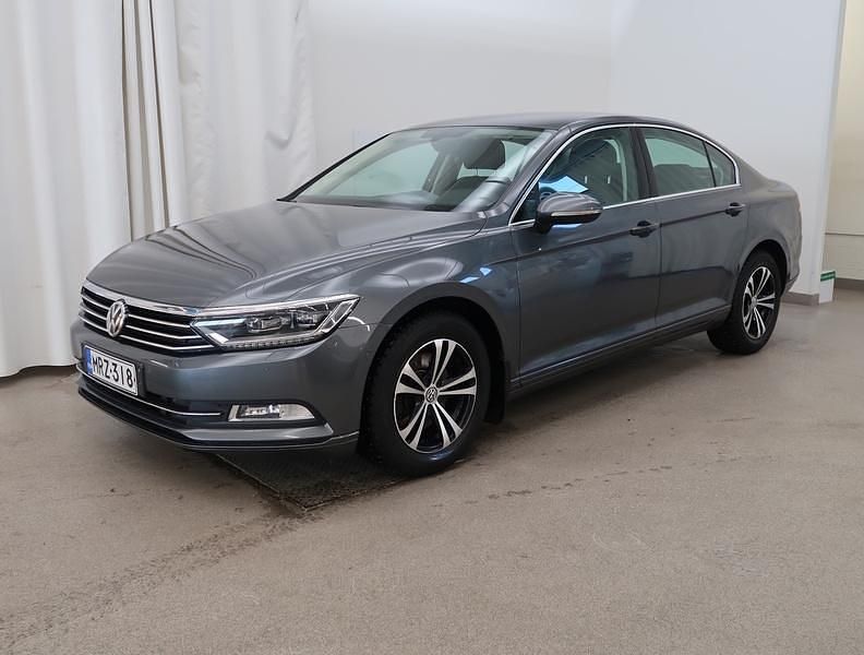 Harmaa Käytetty 2016 VW Passat Comfortline Sedan | 15 990 € (Hieman kallis) - Kuva 1/3
