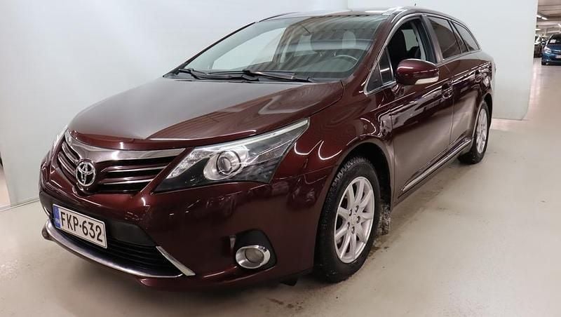 Punainen Käytetty 2012 Toyota Avensis Sol Farmari | 8 390 € (Perustarjous) - Kuva 1/4