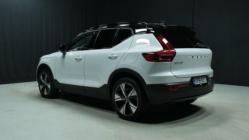 Käytetty Volvo XC40 Plus 169 kW (231 HP) 2023 Valkoinen Katumaasturi