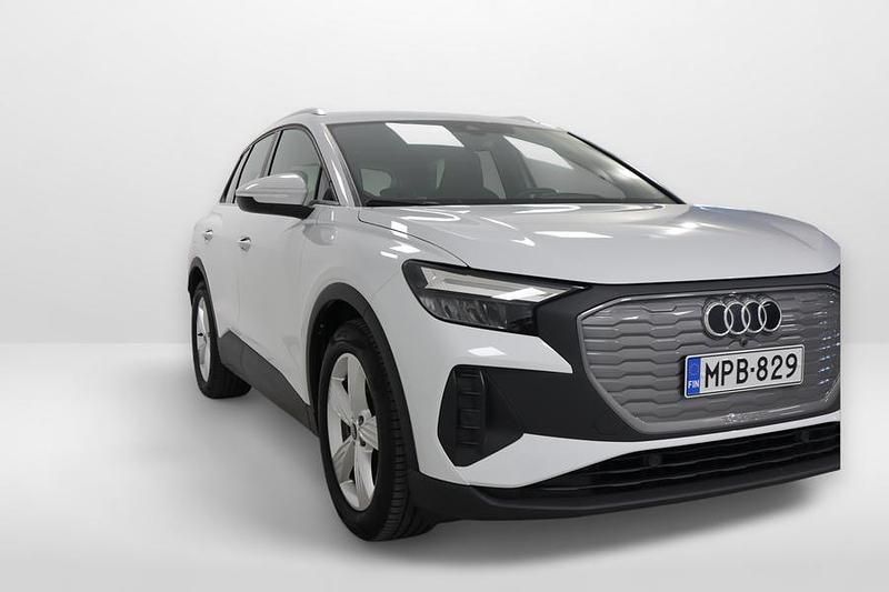 Käytetty Audi Q4 e-tron Sport 264 kW (360 HP) 2023 Met. valkoinen Katumaasturi