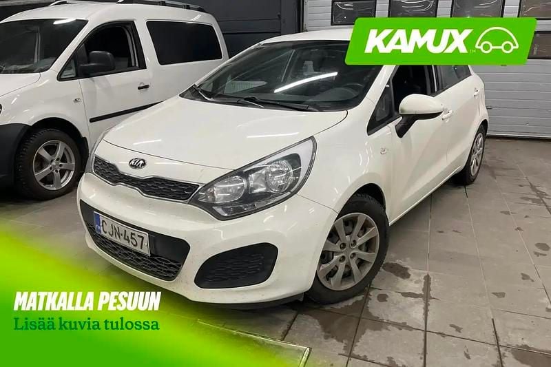 Käytetty Kia Rio LX 84 HP (61 kW) 2014 Valkoinen Sedan