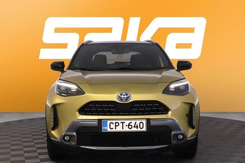 Käytetty Toyota Yaris Cross Edition 116 HP (85 kW) 2022 Katumaasturi