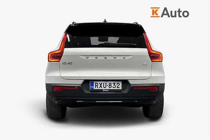 Käytetty Volvo XC40 Plus 300 kW (408 HP) 2023 Katumaasturi