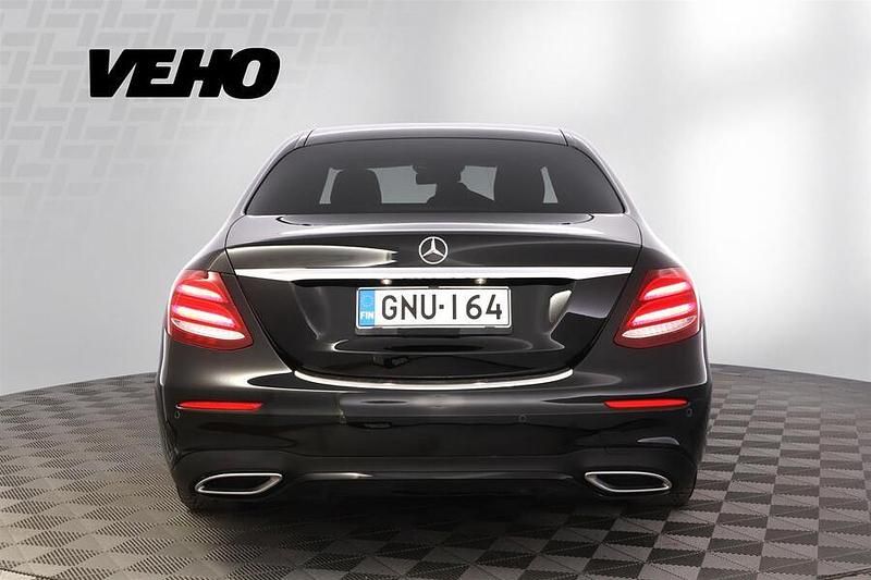 Käytetty Mercedes E220 Business 194 HP (142 kW) 2017 Musta Sedan