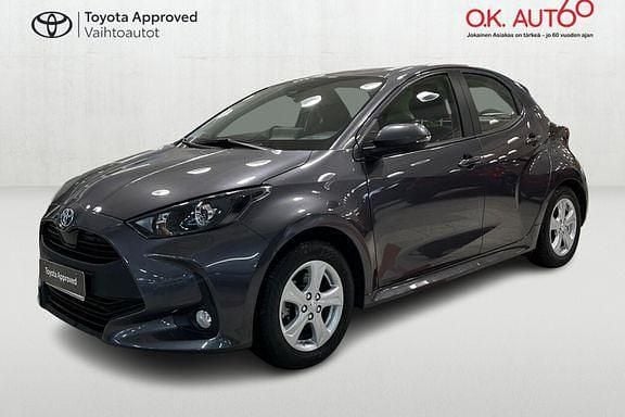 Käytetty Toyota Yaris Active 114 HP (83 kW) 2023 Harmaa Viistoperä