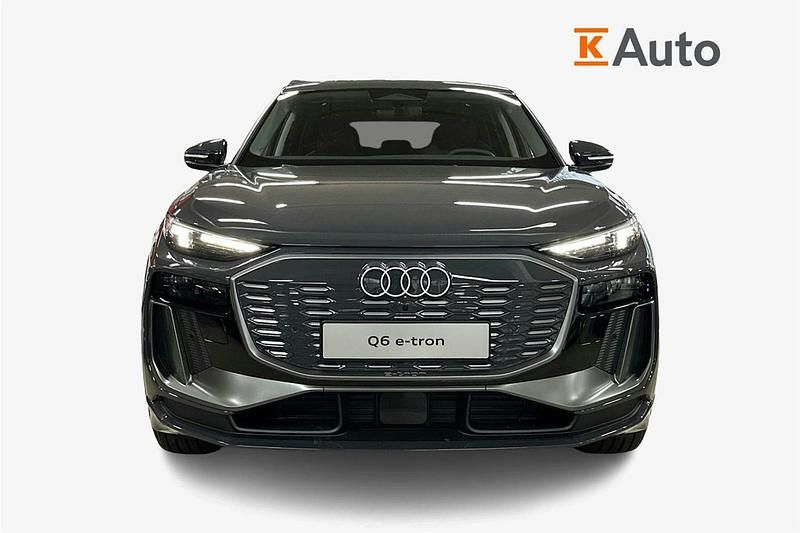 Uusi Audi Q6 e-tron S-Line 280 kW (382 HP) 2026 Harmaa Katumaasturi