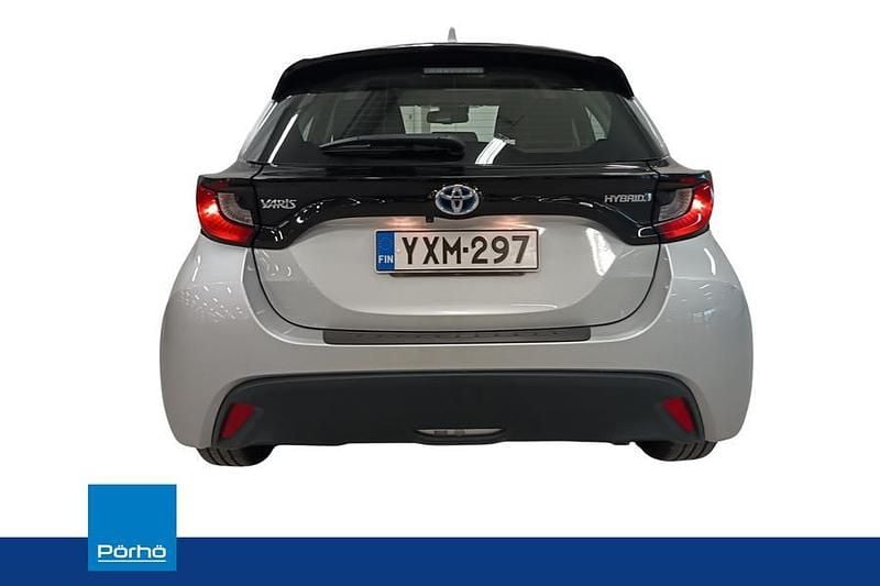 Käytetty Toyota Yaris Hybrid Active 116 HP (85 kW) 2021 Hopea Viistoperä