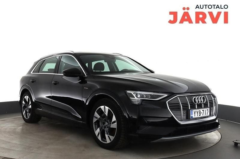 Käytetty Audi e-tron 230 kW (313 HP) 2020 Musta Katumaasturi