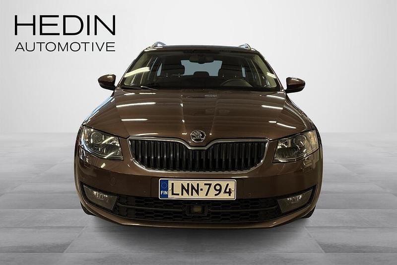 Käytetty Skoda Octavia Style 110 HP (80 kW) 2016 Ruskea Farmari
