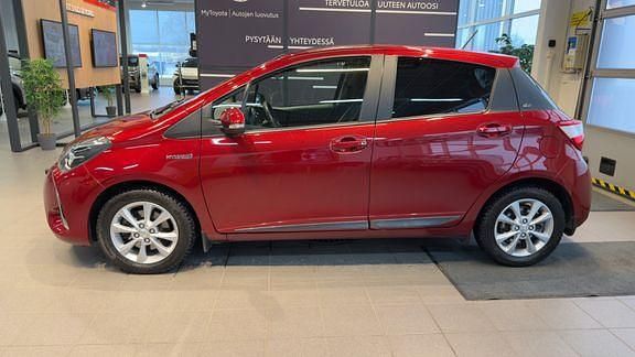 Käytetty Toyota Yaris Edition 72 HP (52 kW) 2019 Punainen Viistoperä
