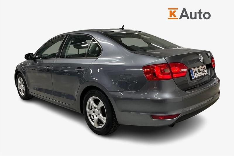Käytetty VW Jetta Comfortline 105 HP (77 kW) 2011 Harmaa Sedan
