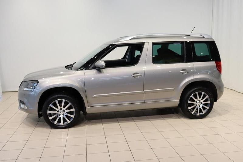 Käytetty Skoda Yeti 110 HP (80 kW) 2016 Ruskea Katumaasturi