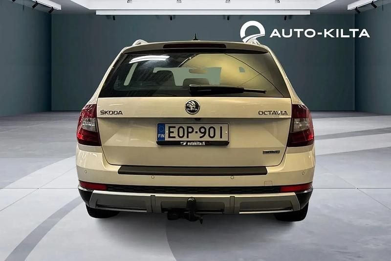 Käytetty Skoda Octavia 184 HP (135 kW) 2017 Valkoinen Farmari