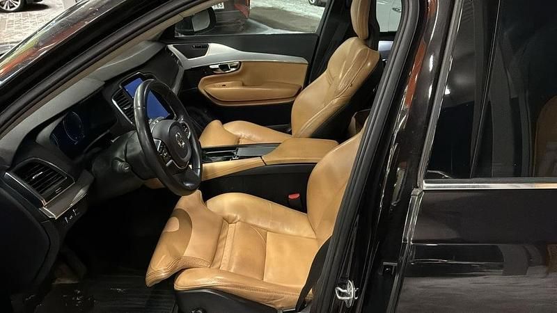 Käytetty Volvo XC90 Momentum 224 HP (164 kW) 2016 Katumaasturi