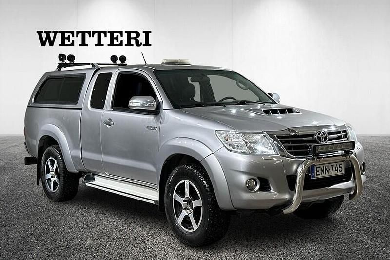 Käytetty Toyota HiLux Active 144 HP (105 kW) 2016 Hopea Nouto