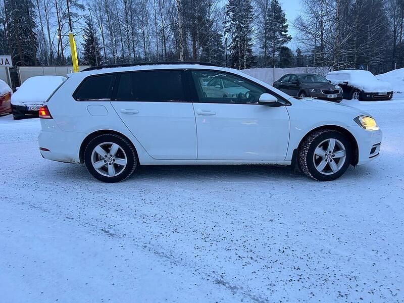 Käytetty VW Golf VII Comfortline 110 HP (80 kW) 2018 Farmari