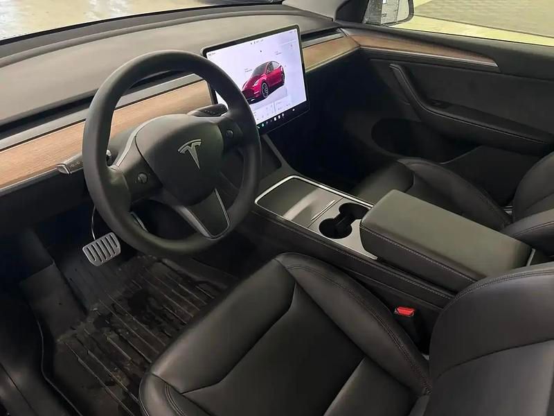 Käytetty Tesla Model Y Performance 336 kW (457 HP) 2024 Punainen Katumaasturi