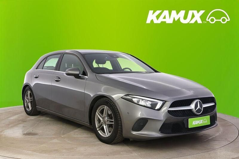 Hopea / harmaa Käytetty 2018 Mercedes A200 Style Viistoperä | 20 470 € (Perustarjous) - Kuva 1/3