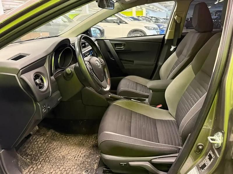 Käytetty Toyota Auris Touring Sports Edition 99 HP (72 kW) 2017 Hopea / harmaa Farmari