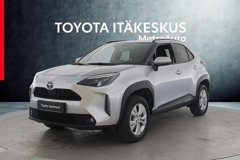 Käytetty Toyota Yaris Cross 116 HP (85 kW) 2024 Hopea Katumaasturi