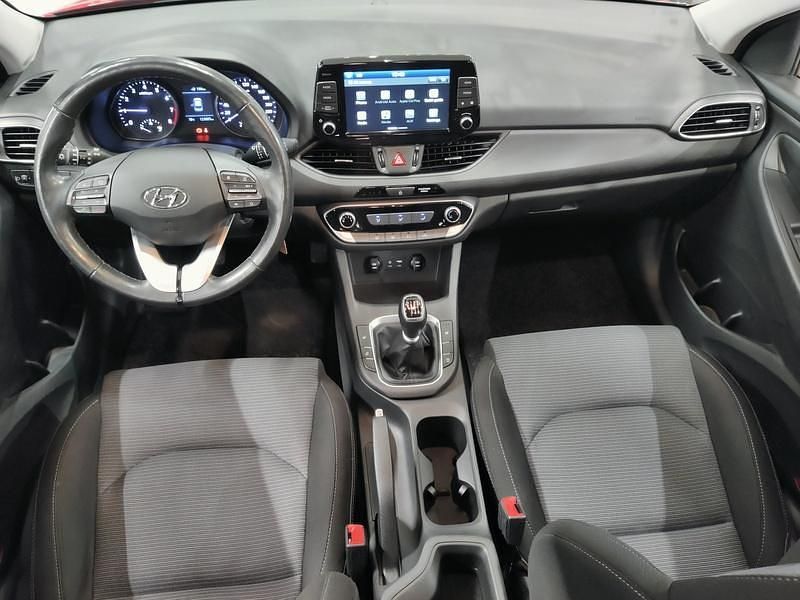 Käytetty Hyundai i30 120 HP (88 kW) 2019 Punainen Farmari